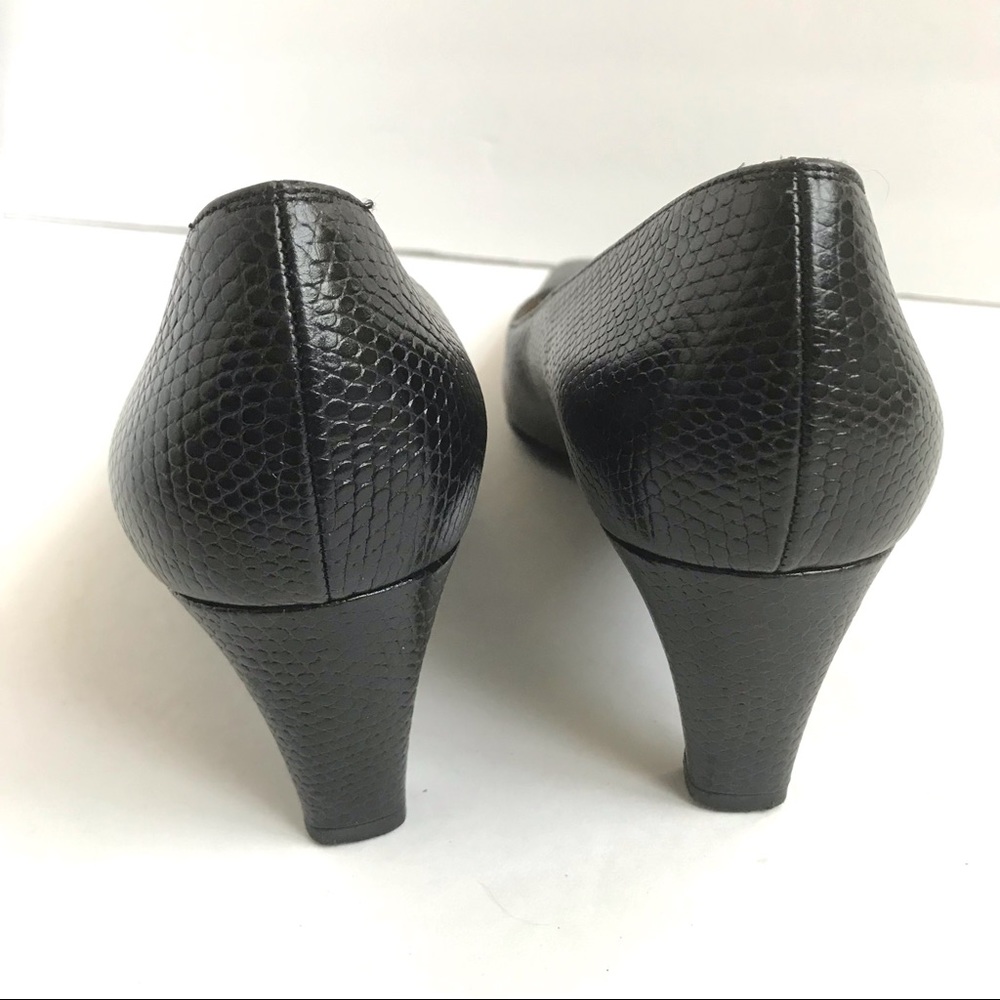 Salvatore Ferragamo Black Snakeskin Leather and Classic Gancini Logo Heel 8 - Picture 6 of 11